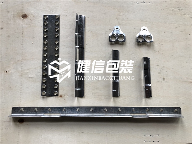 钢边带木箱