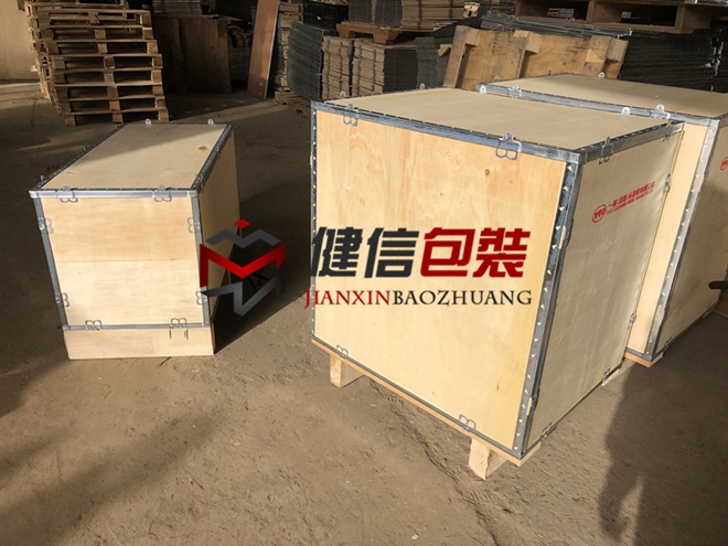 钢边带木箱