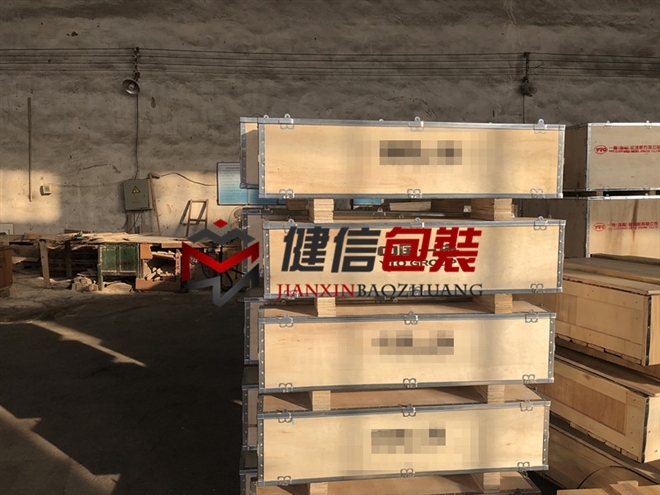 钢边木箱